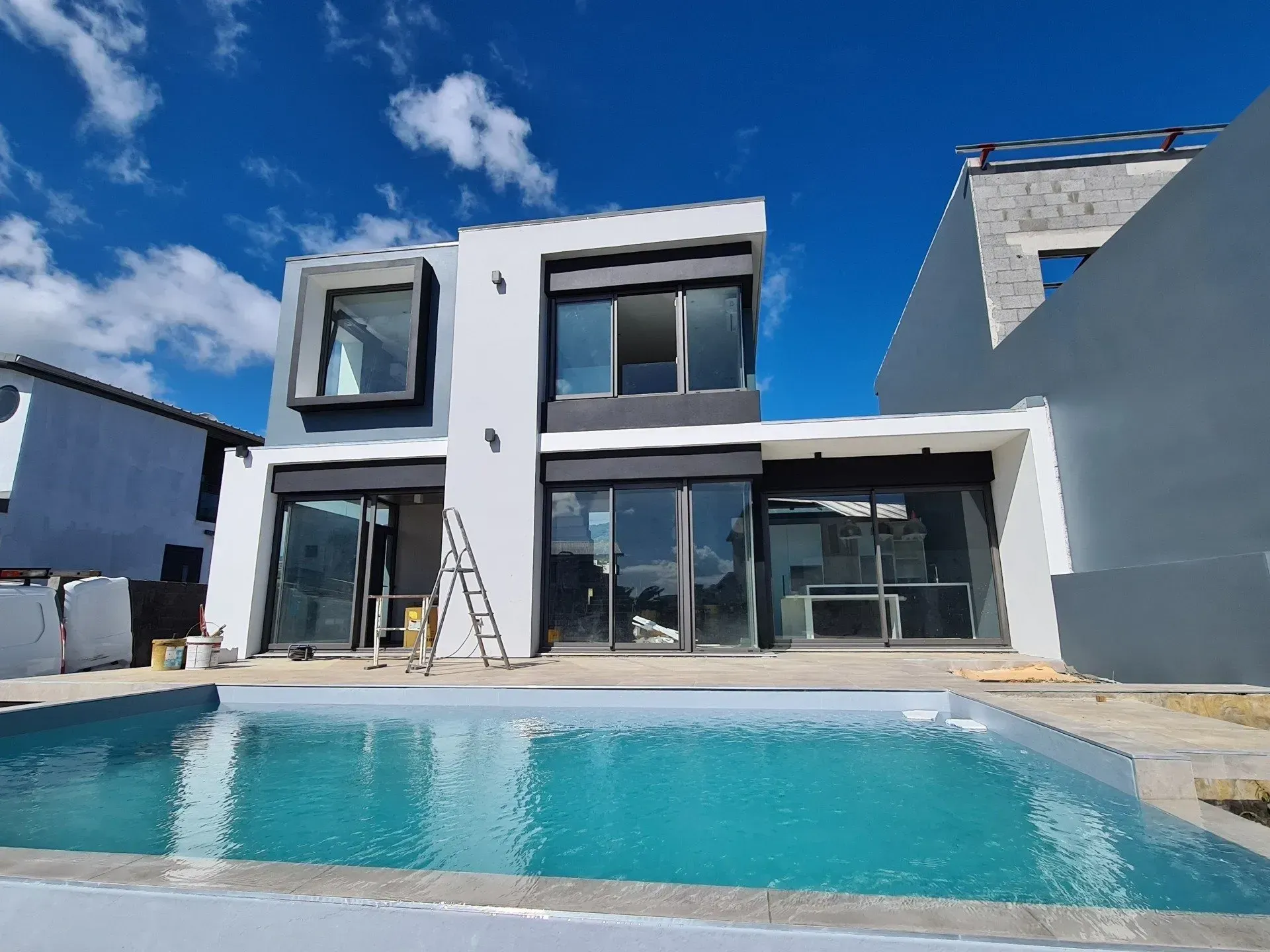Maison avec piscine réalisée à Sainte-Marie, La Réunion
